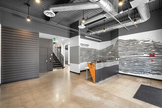 1740 Monrovia Ave, Costa Mesa, CA à louer Hall d’entrée– Image 1 sur 8