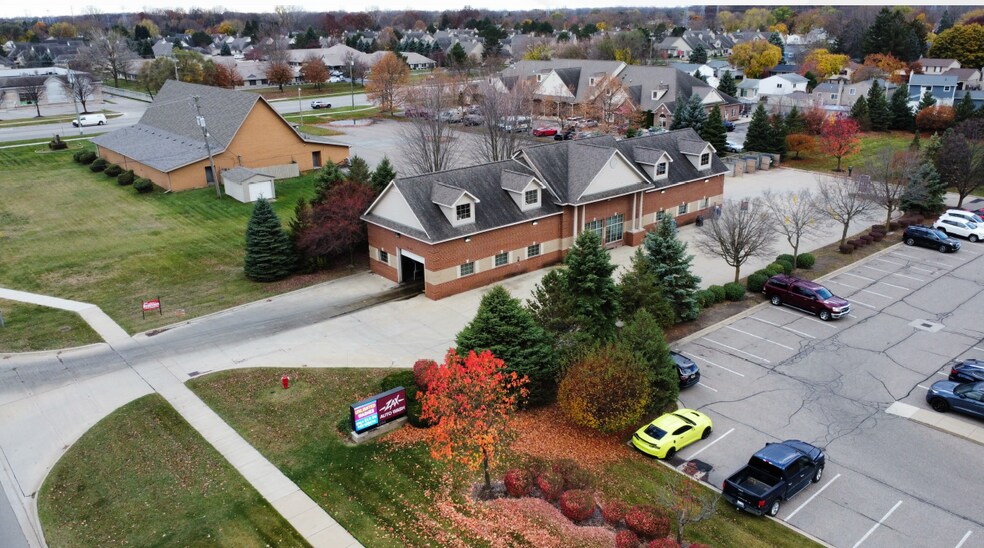 43103 Schoenherr Rd, Sterling Heights, MI à vendre - Photo de l’immeuble – Image 2 sur 3