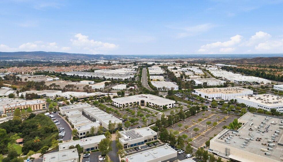 26246 Enterprise Ct, Lake Forest, CA à vendre - Photo de l’immeuble – Image 3 sur 7
