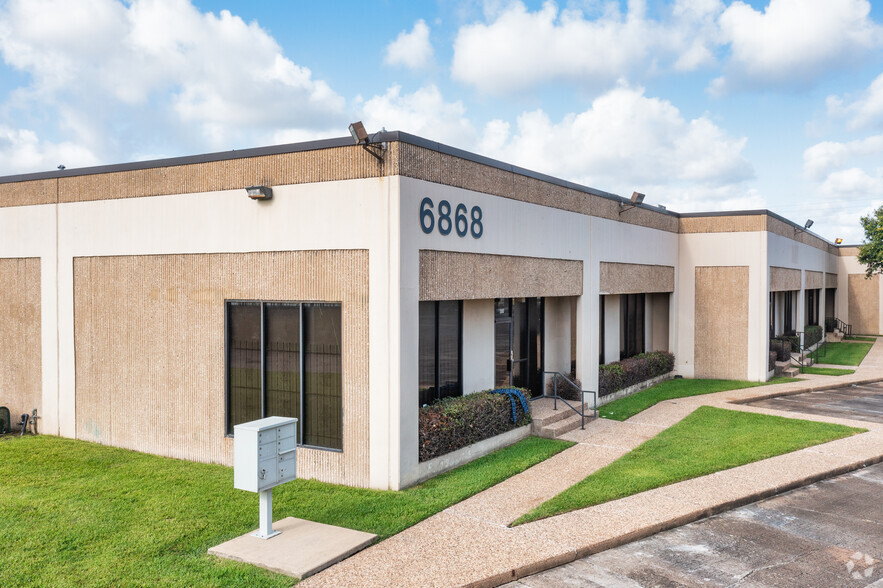 6868 N Loop Fwy E, Houston, TX à louer - Photo de l’immeuble – Image 2 sur 5