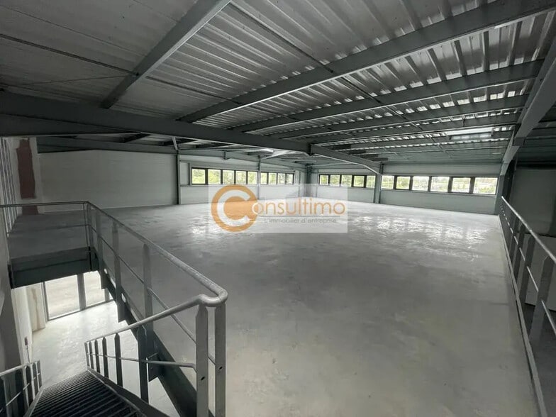 Local d'activités dans Salleboeuf à vendre - Photo intérieure – Image 3 sur 5