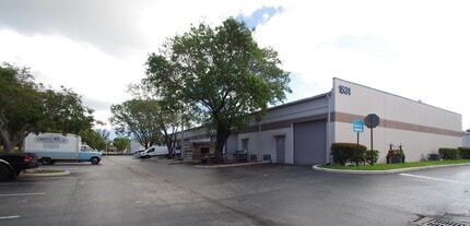 1525 NW 3rd St, Deerfield Beach, FL à louer Photo de l’immeuble– Image 2 sur 13