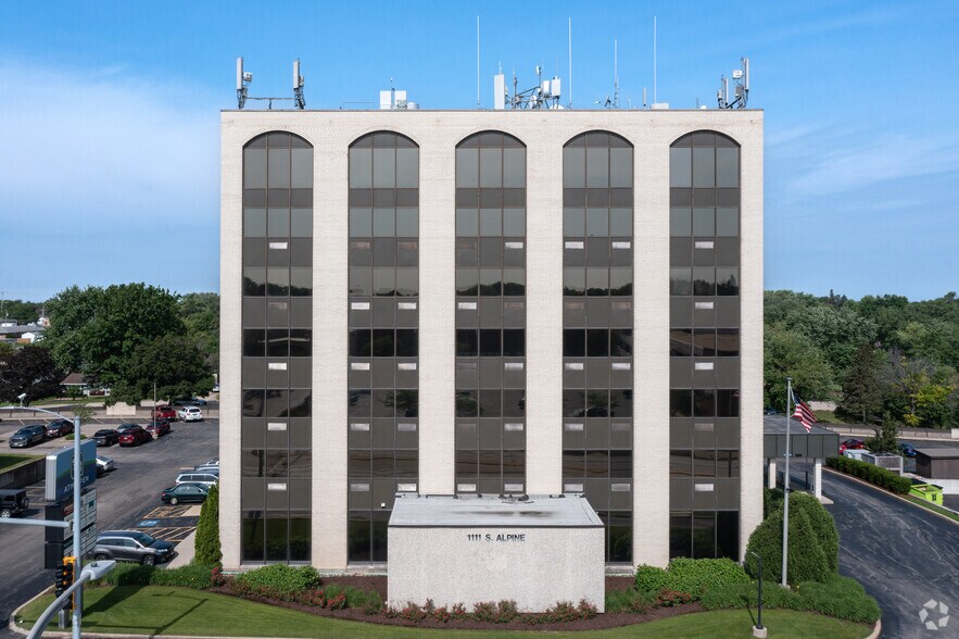 1111 S Alpine Rd, Rockford, IL à louer - Photo de l’immeuble – Image 3 sur 12