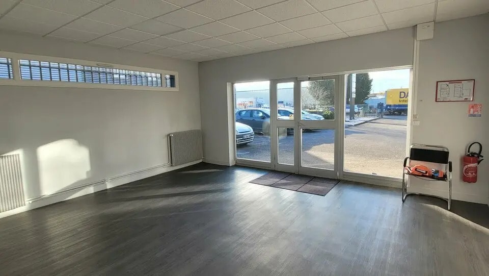 Bureau dans Saint-Étienne-du-Rouvray à louer - Photo de l’immeuble – Image 2 sur 10