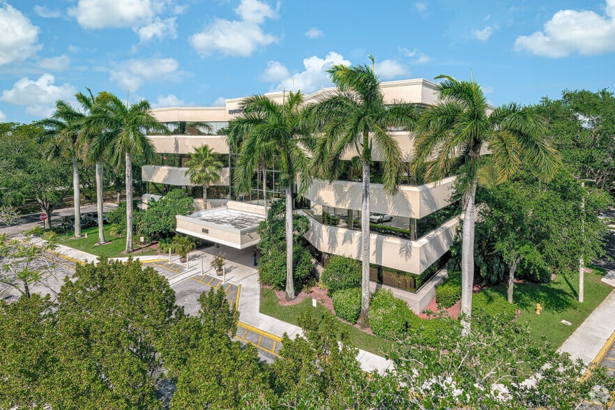 600 S Pine Island Rd, Plantation, FL à louer - Photo de l’immeuble – Image 1 sur 4