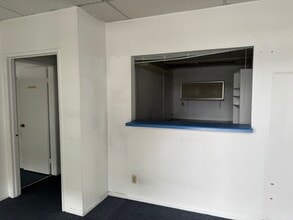 215-275 Main St, El Segundo, CA à louer Photo intérieure– Image 2 sur 6