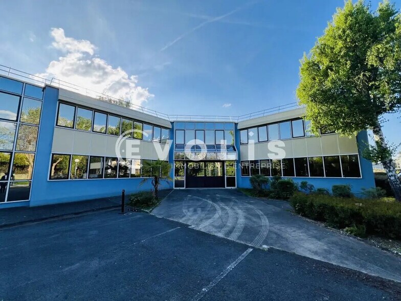 Bureau dans Saint-Thibault-des-Vignes à louer - Photo de l’immeuble – Image 2 sur 16