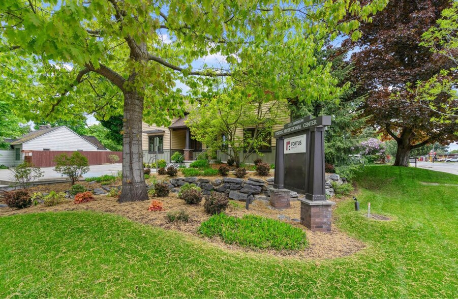 233 E Harrison Ave, Coeur d'Alene, ID à louer - Photo de l’immeuble – Image 2 sur 19