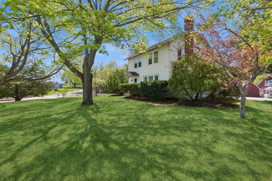 645 Hamilton Ave, Mattituck, NY à vendre - Photo principale – Image 1 sur 28