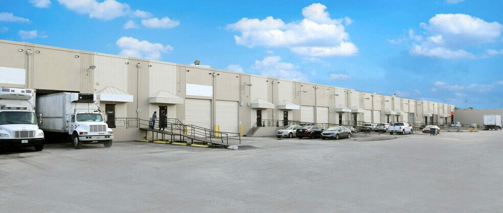 2700-2734 NW 72nd Ave, Miami, FL à louer - Photo de l’immeuble – Image 2 sur 2
