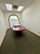 334 State St, Los Altos, CA à louer Photo intérieure– Image 2 sur 12