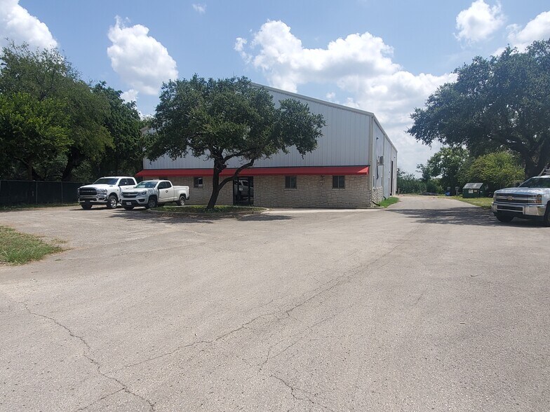 4938 Enterprise Dr, San Antonio, TX à louer - Photo de l’immeuble – Image 1 sur 8