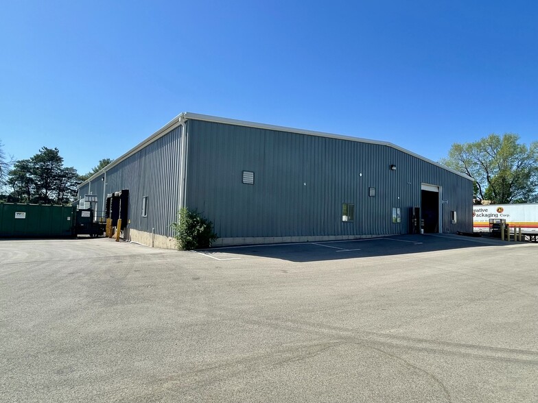 369 N Newcomb St, Whitewater, WI à louer - Photo de l’immeuble – Image 3 sur 10