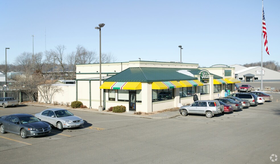 801 Central Ave, Buffalo, MN à louer - Photo de l’immeuble – Image 3 sur 4