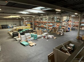 Industriel/Logistique dans Villejust à louer Photo intérieure– Image 1 sur 3