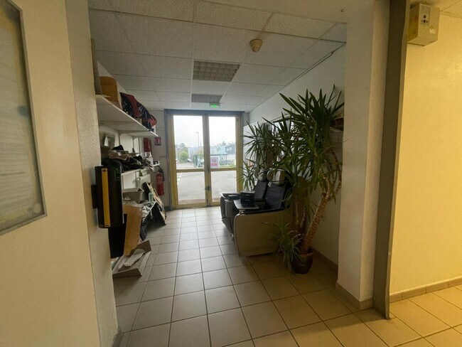 Plus de détails pour Bureau, Local d'activités à louer