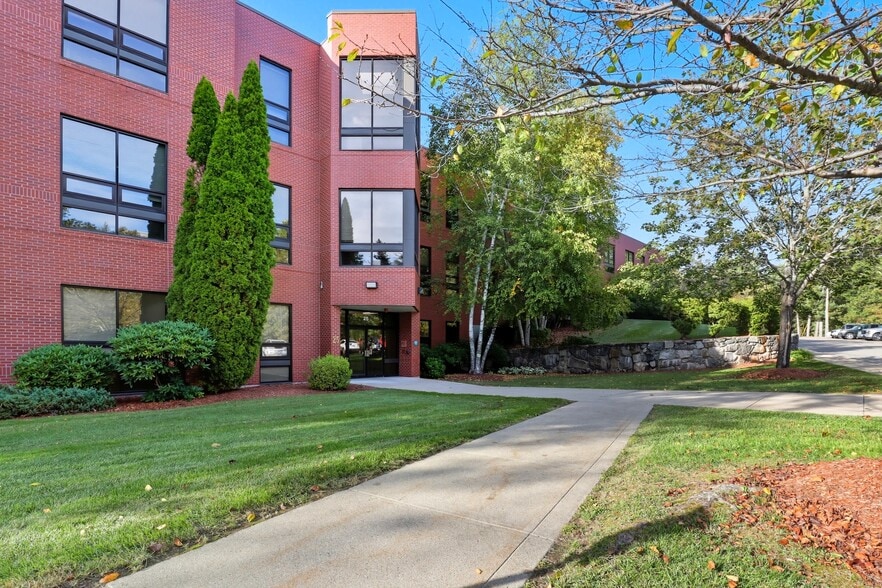 25 Manchester St, Merrimack, NH à louer - Photo de l’immeuble – Image 1 sur 37