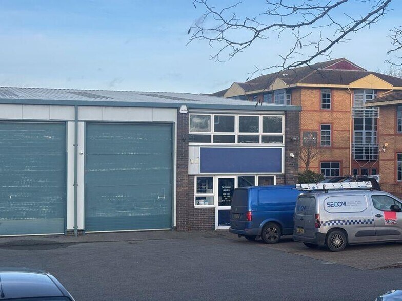 Albert Dr, Burgess Hill à louer - Photo de l’immeuble – Image 2 sur 9