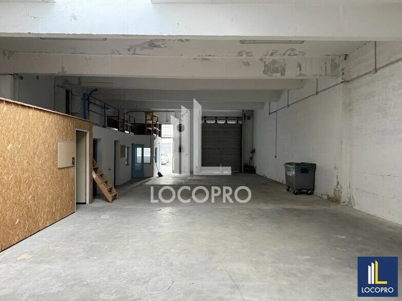 Local d’activités dans Saint-Laurent-du-Var à louer - Photo de l’immeuble – Image 2 sur 3