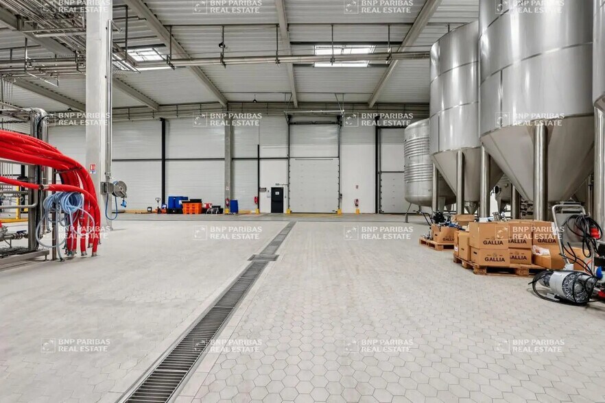 Local d’activités dans Sucy-en-Brie à louer - Photo de l’immeuble – Image 3 sur 20