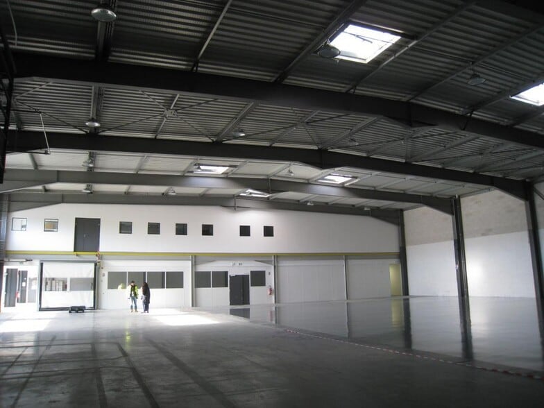Industriel/Logistique dans Aubagne à louer - Photo intérieure – Image 2 sur 9