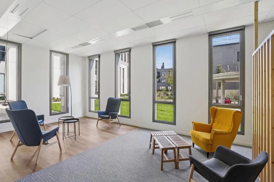 Local d’activités dans Villeurbanne à louer - Photo de l’immeuble – Image 3 sur 17