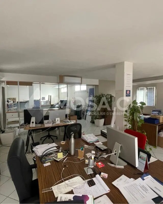 Plus de détails pour Local commercial à louer