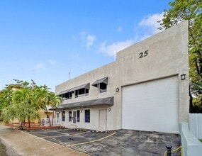 25 E 4th St, Hialeah, FL à vendre Photo intérieure– Image 1 sur 33