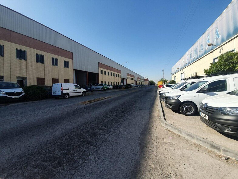Industriel/Logistique dans Dos Hermanas, Sevilla à vendre - Photo de l’immeuble – Image 1 sur 12