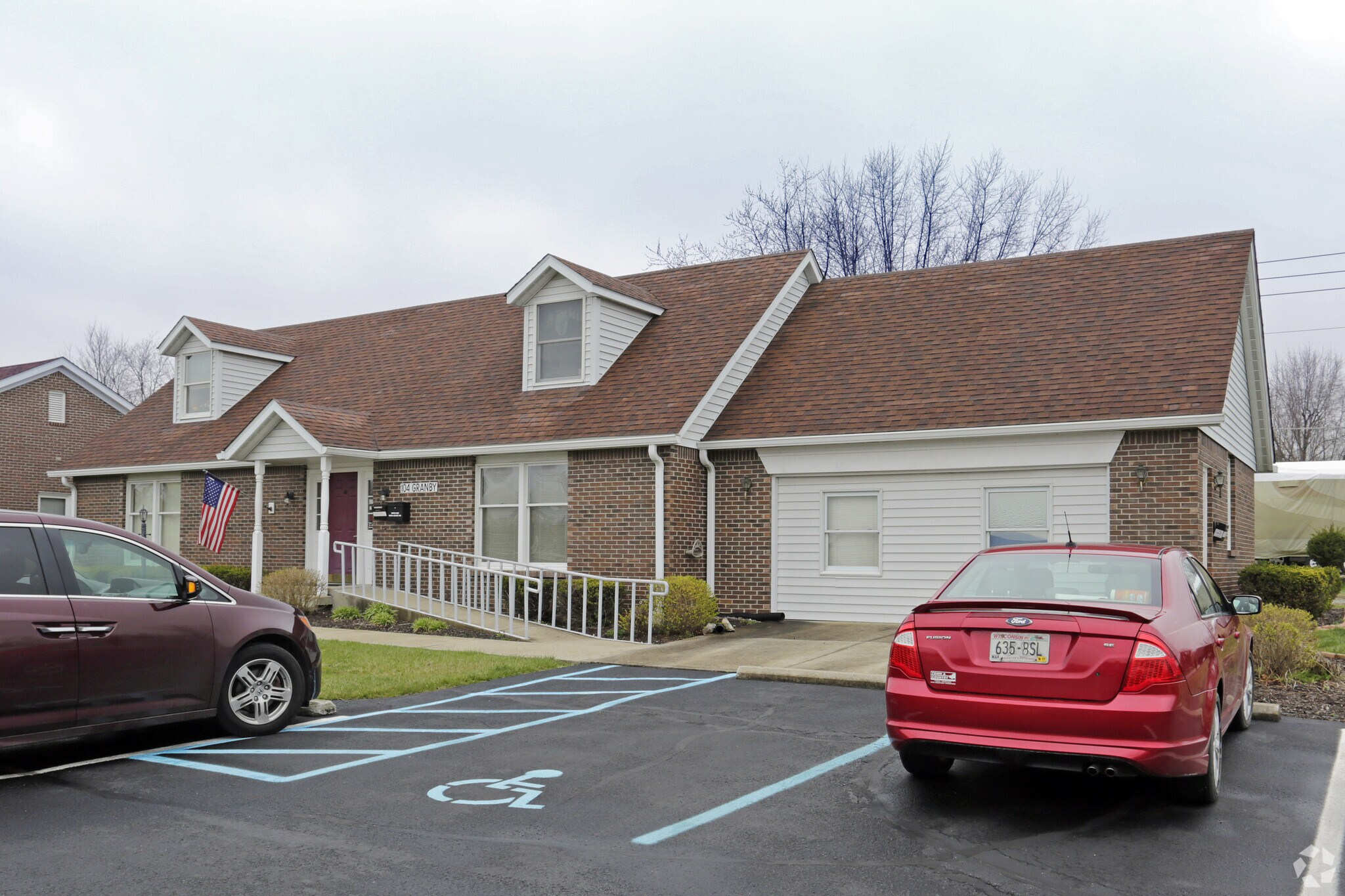 102-104 Granby Dr, Cumberland, IN à louer Photo principale– Image 1 sur 15