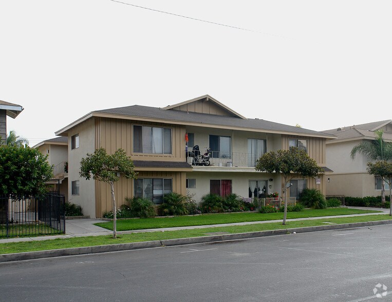 1303 W Lynne Ave, Anaheim, CA à vendre - Photo de l’immeuble – Image 2 sur 2