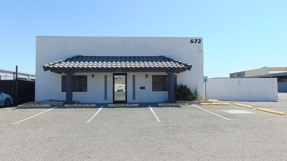 672 Middlegate Rd, Henderson, NV à vendre - Photo de l’immeuble – Image 1 sur 16