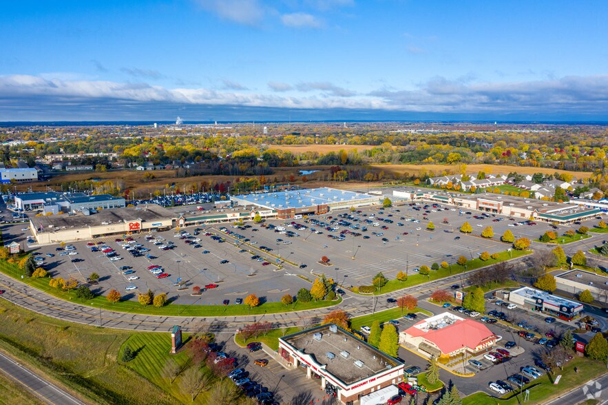 12900-13020 Riverdale Dr NW, Coon Rapids, MN à louer - Photo de l’immeuble – Image 3 sur 23