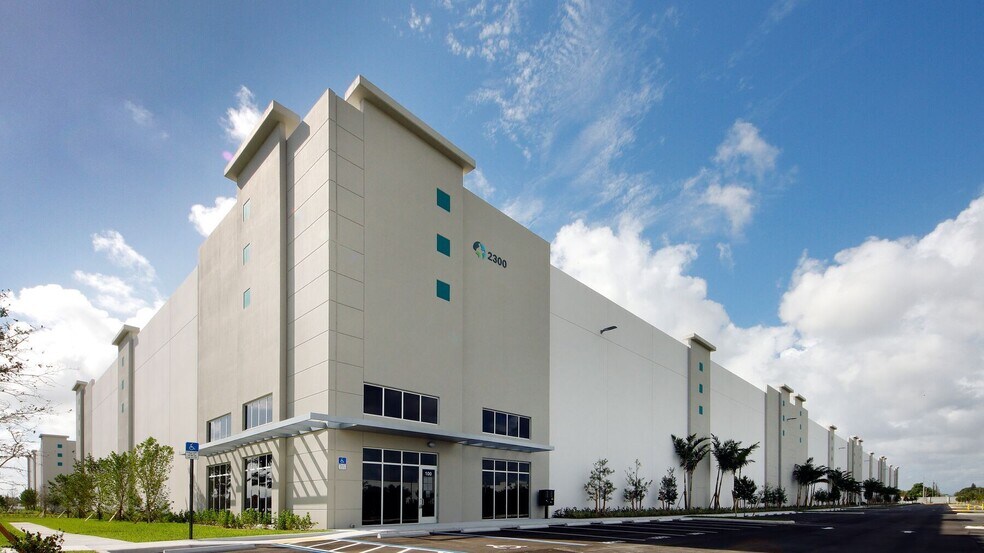 3500 SW 20th St, Pembroke Park, FL à louer - Photo de l’immeuble – Image 3 sur 19