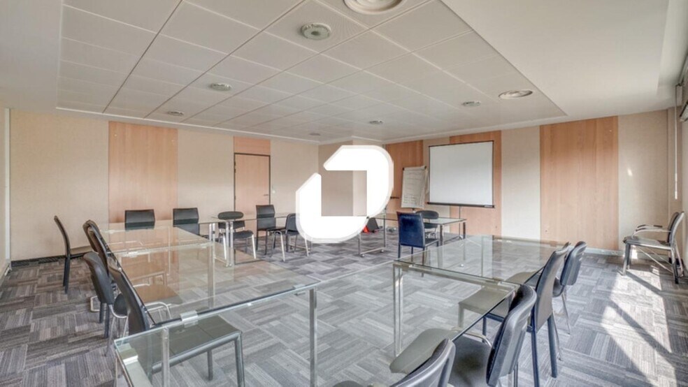 Bureau dans Lieusaint à vendre - Photo de l’immeuble – Image 3 sur 13