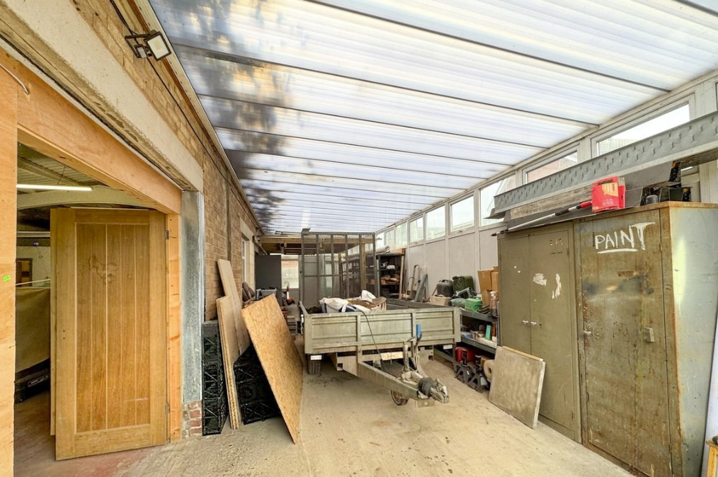 Old Manor Way, Rhyl, CLW LL18 5BE - Lot 2 -  - Photo intérieure - Image 1 of 3