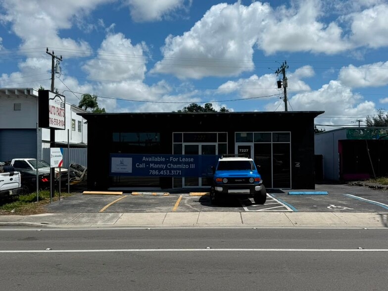 7227 Bird Rd, Miami, FL à louer - Photo de l’immeuble – Image 2 sur 21