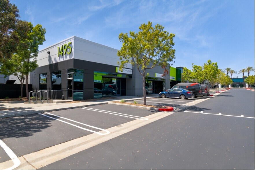 1495 Poinsettia Ave, Vista, CA à louer - Photo de l’immeuble – Image 1 sur 2