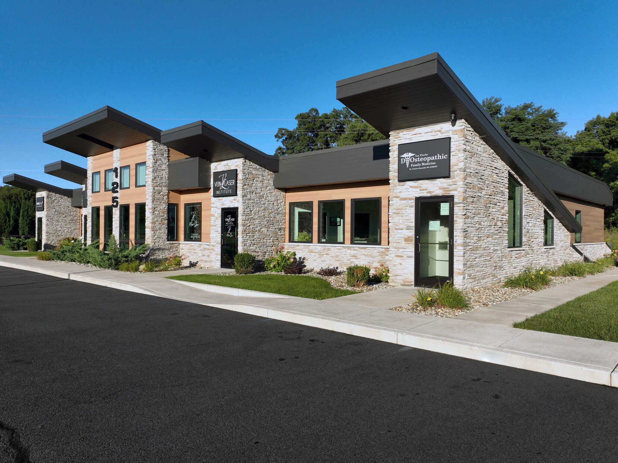 125 E Shore Pky, La Porte, IN à louer Photo principale– Image 1 sur 25