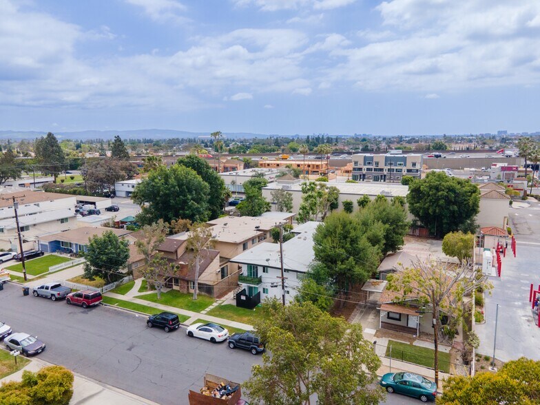 1032 Bonita St, Tustin, CA à vendre - Photo de l’immeuble – Image 2 sur 17