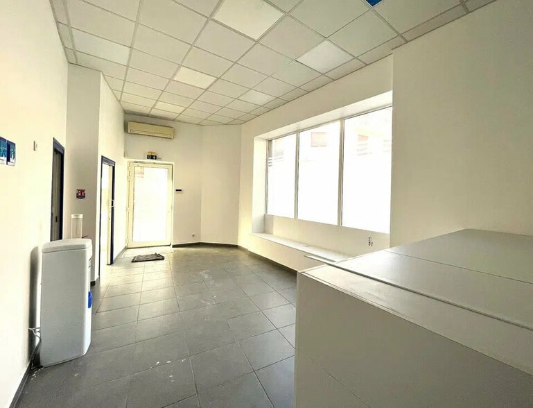 Local commercial dans Vallauris à vendre - Photo de l’immeuble – Image 2 sur 9