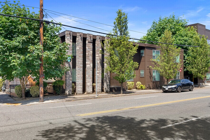 5607 E Burnside St, Portland, OR à vendre - Photo de l’immeuble – Image 3 sur 13
