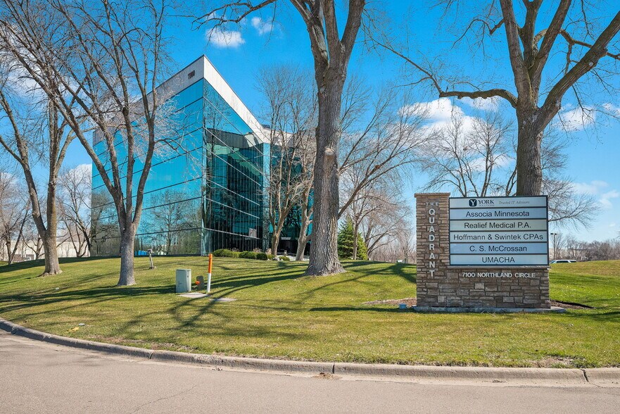 7100 Northland Cir N, Brooklyn Park, MN à louer - Photo de l’immeuble – Image 3 sur 19