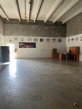 12434-12466 NW 38th Ave, Opa-locka, FL à louer Photo intérieure– Image 1 sur 1