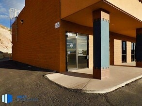 5200 N Mesa St, El Paso, TX à louer Photo de l’immeuble– Image 1 sur 7