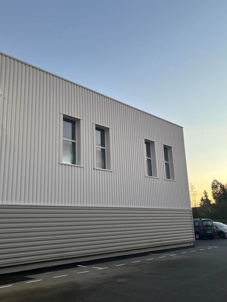 Bureau dans Eysines à louer - Photo de l’immeuble – Image 2 sur 10