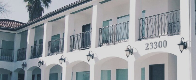 23300 Ventura Blvd, Woodland Hills, CA à louer Photo de l’immeuble– Image 1 sur 27