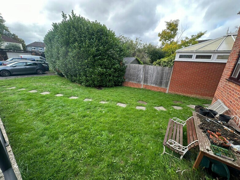 161 Woodmill Ln, Southampton à vendre - Photo de l’immeuble – Image 3 sur 6