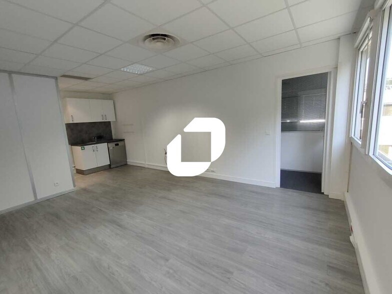 Bureau dans Bièvres à louer - Photo intérieure – Image 2 sur 13