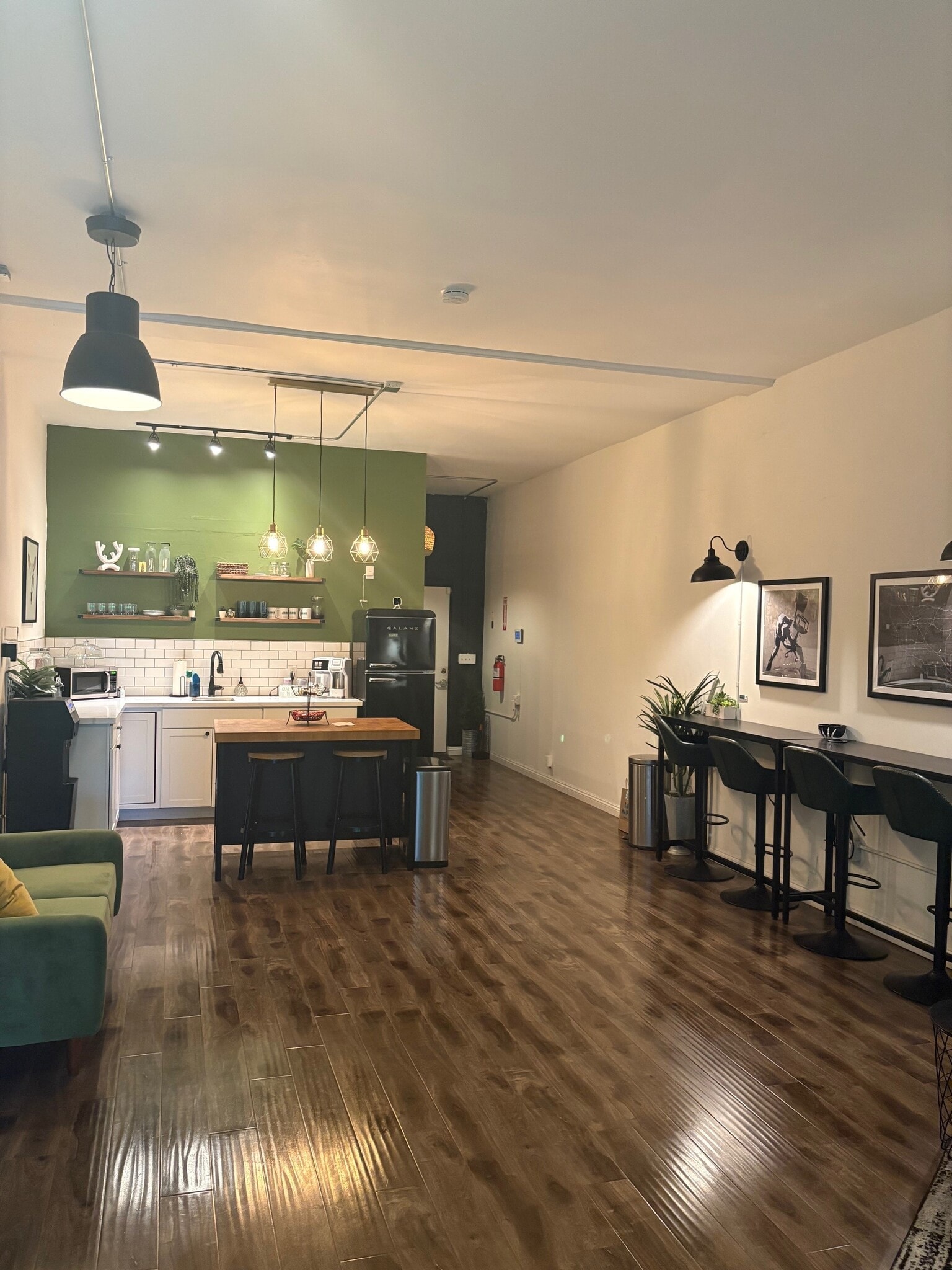 2900-2904 W Magnolia Blvd, Burbank, CA à louer Photo principale– Image 1 sur 6